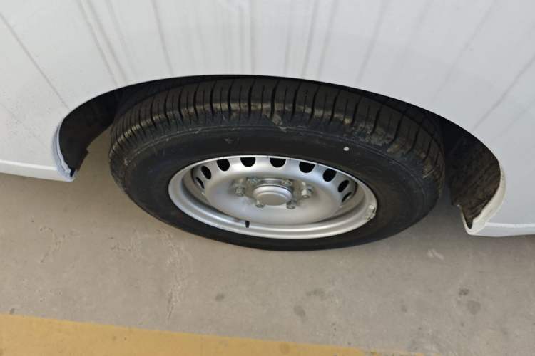 Used Wuling Yangguang 2025 Model 400km Bus Edition—Comfort Edition Exterior 5