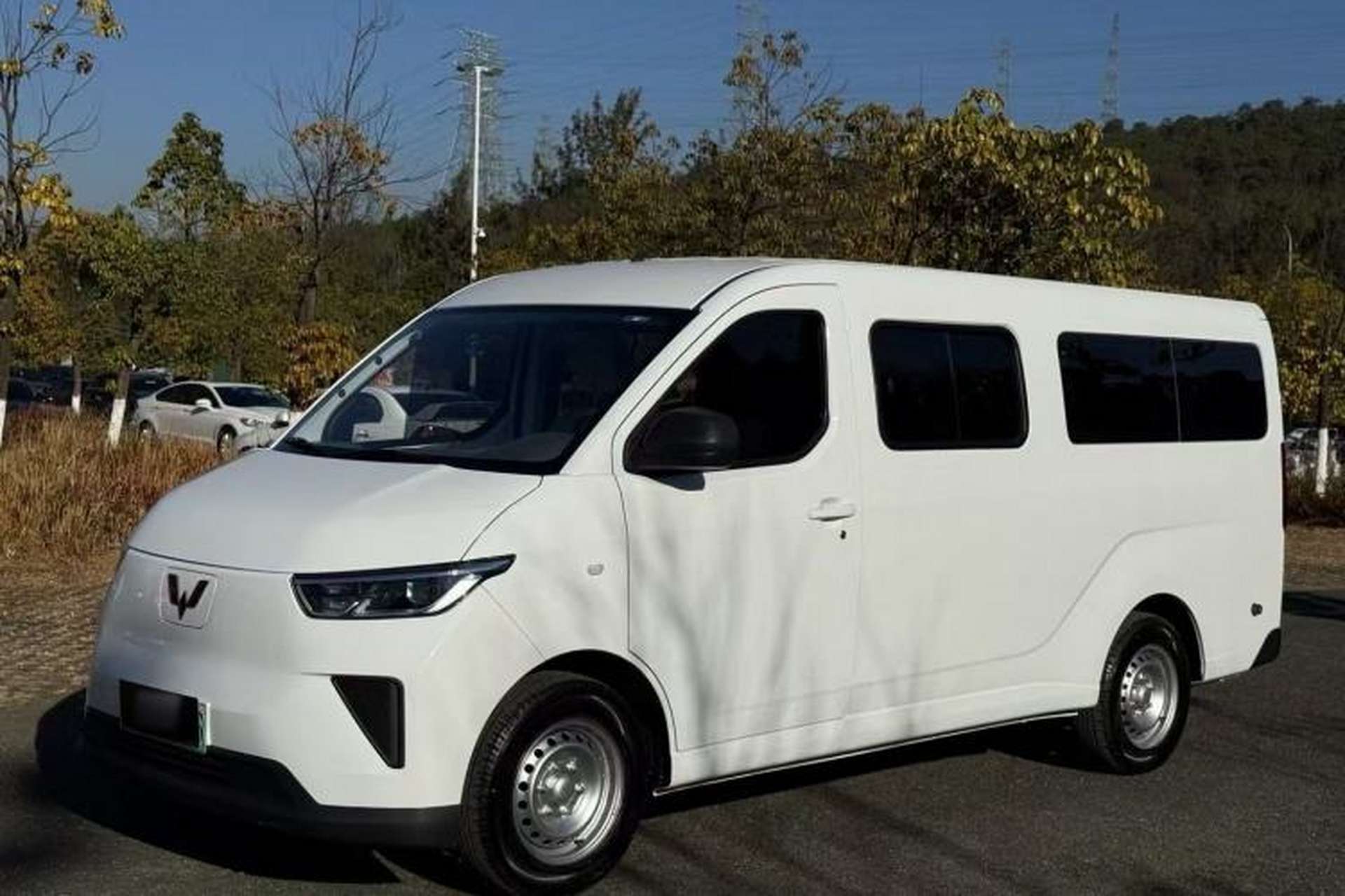 Used Wuling Yangguang 2025 Model 400km Bus Edition—Comfort Edition Front Left 45 Deg