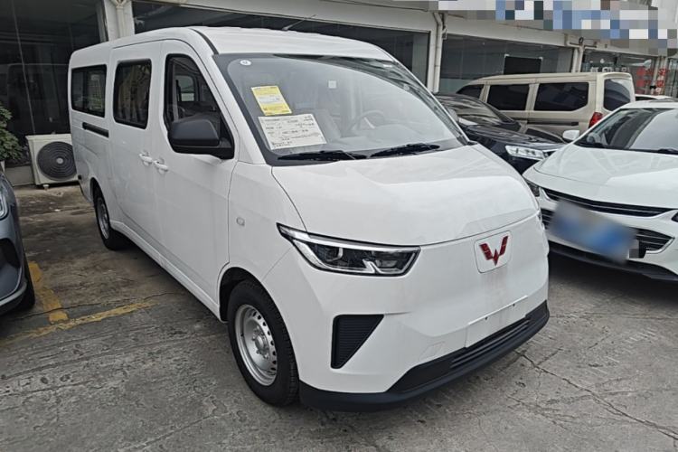 Used Wuling Yangguang 2025 Model 400km Bus Edition—Comfort Edition Front Right 45 Deg
