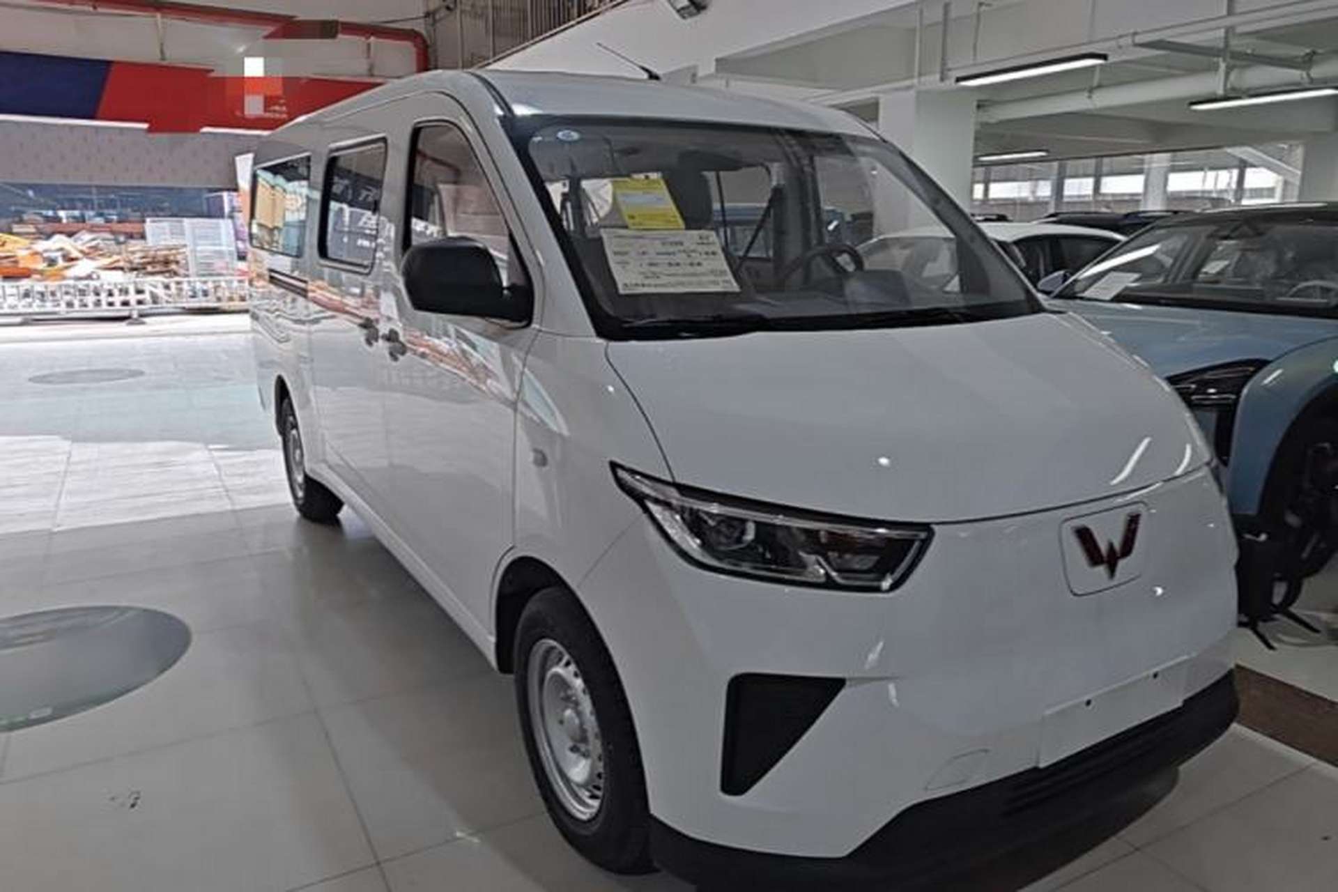 Used Wuling Yangguang 2025 Model 310KM Bus Edition—Customized by CATL Front Right 45 Deg