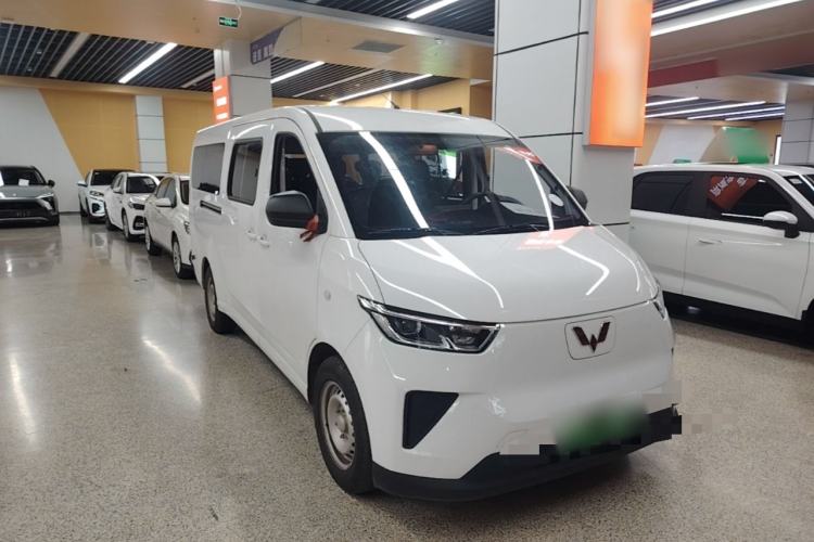 Used Wuling Yangguang 2025 Model 400km Bus Edition—Comfort Edition Front Right 45 Deg