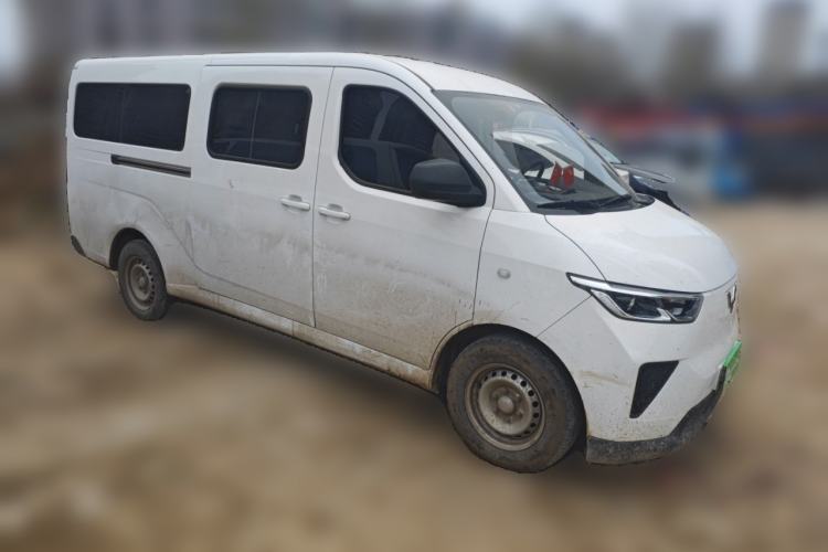 Used Wuling Yangguang 2025 Model 310KM Bus Edition—Customized by CATL Front Right 45 Deg