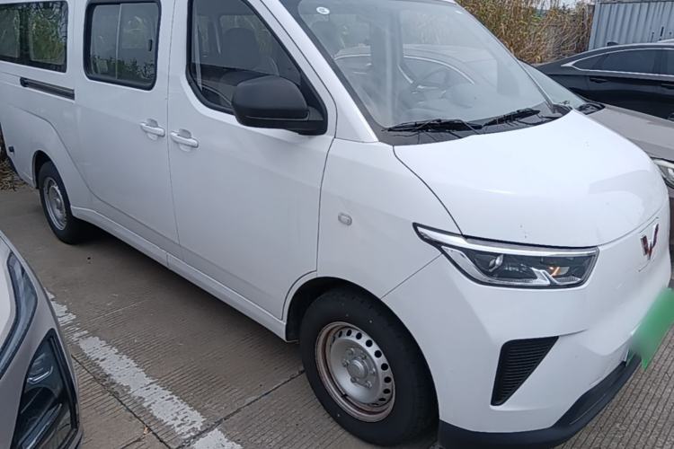 Used Wuling Yangguang 2025 Model 400km Bus Edition—Comfort Edition Front Right 45 Deg