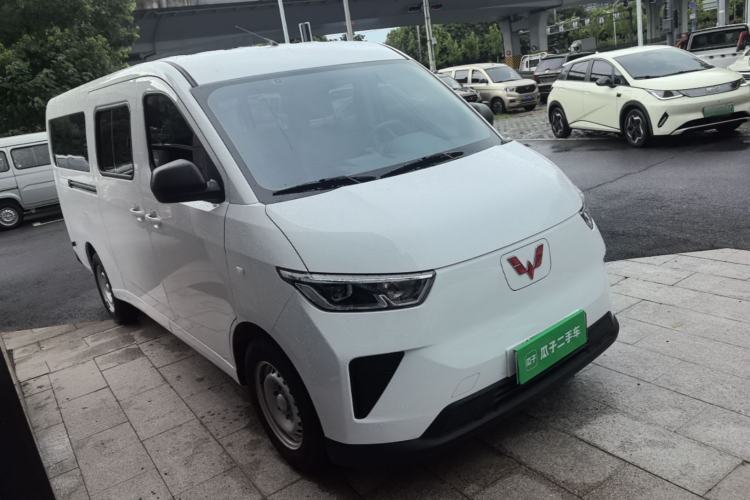 Used Wuling Yangguang 2025 Model 400km Bus Edition—Comfort Edition Front Right 45 Deg