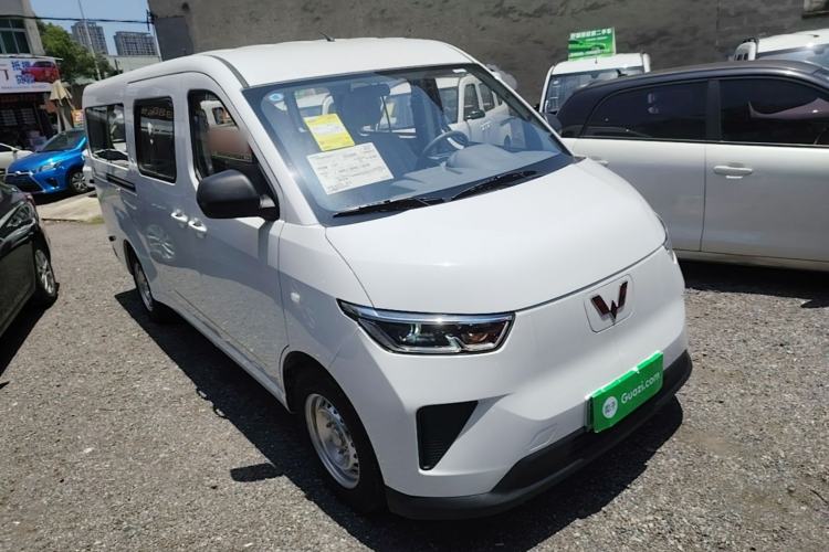 Used Wuling Yangguang 2025 Model 400km Bus Edition—Comfort Edition Front Right 45 Deg