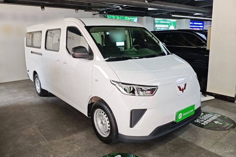 Used Wuling Yangguang 2025 Model 400km Bus Edition—Comfort Edition Front Right 45 Deg