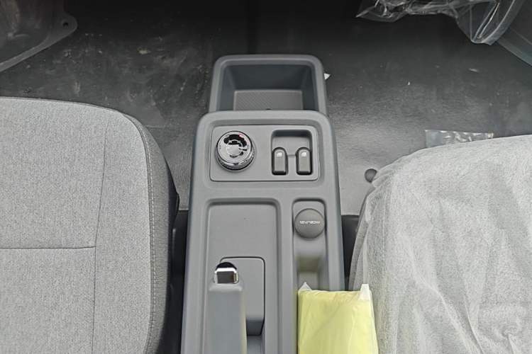 Used Wuling Yangguang 2025 Model 400km Bus Edition—Comfort Edition Gear Lever