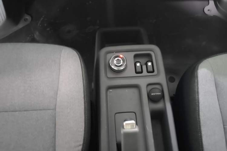 Used Wuling Yangguang 2025 Model 400km Bus Edition—Comfort Edition Gear Lever