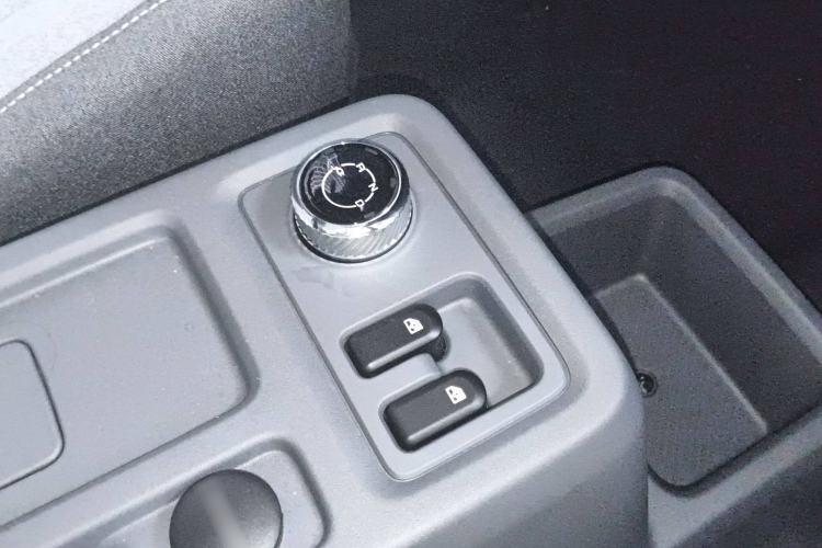 Used Wuling Yangguang 2025 Model 400km Bus Edition—Comfort Edition Gear Lever