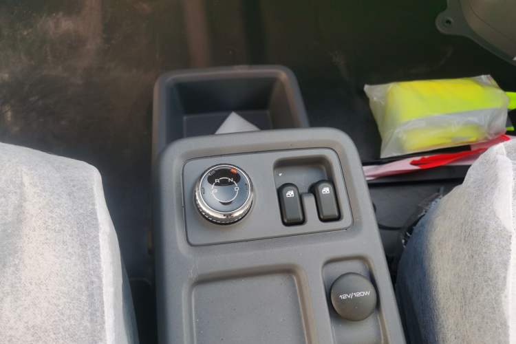 Used Wuling Yangguang 2025 Model 400km Bus Edition—Comfort Edition Gear Lever