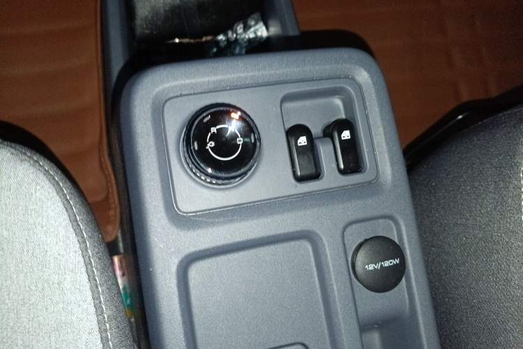 Used Wuling Yangguang 2025 Model 400km Bus Edition—Comfort Edition Gear Lever