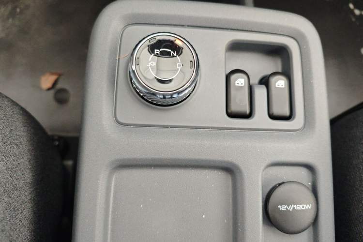 Used Wuling Yangguang 2025 Model 400km Bus Edition—Comfort Edition Gear Lever