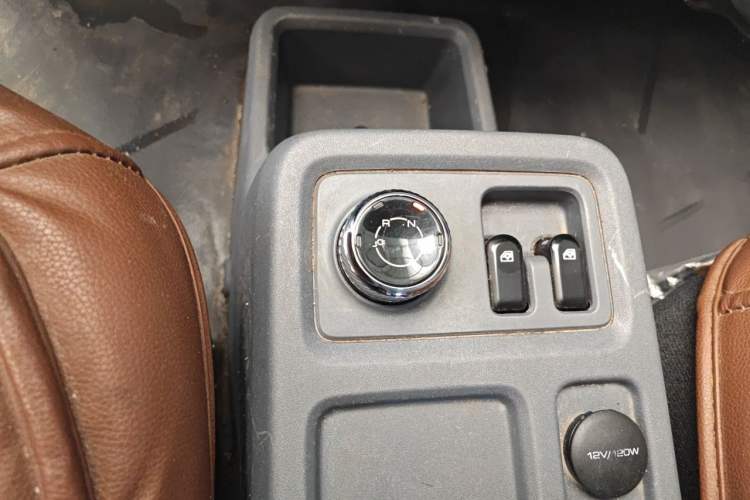 Used Wuling Yangguang 2025 Model 400km Bus Edition—Comfort Edition Gear Lever