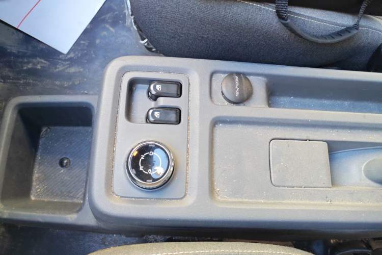 Used Wuling Yangguang 2025 Model 400km Bus Edition—Comfort Edition Gear Lever