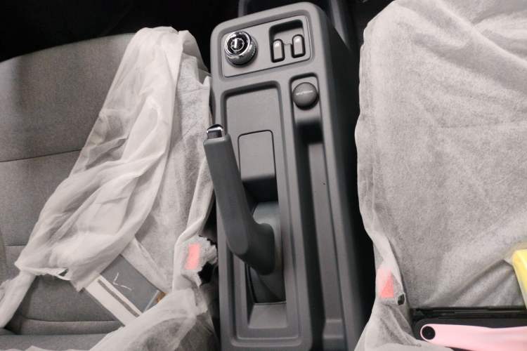 Used Wuling Yangguang 2025 Model 400km Bus Edition—Comfort Edition Gear Lever