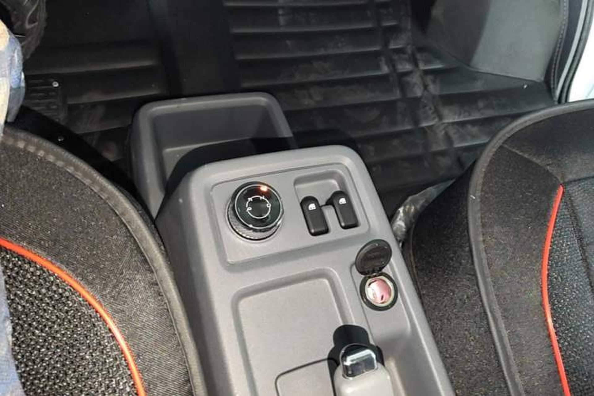 Used Wuling Yangguang 2025 Model 400km Bus Edition—Comfort Edition Gear Lever