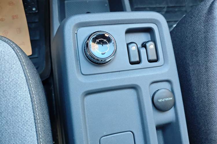 Used Wuling Yangguang 2025 Model 400km Bus Edition—Comfort Edition Gear Lever