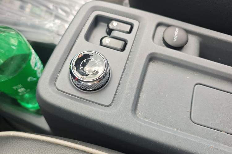Used Wuling Yangguang 2025 Model 400km Bus Edition—Comfort Edition Gear Lever