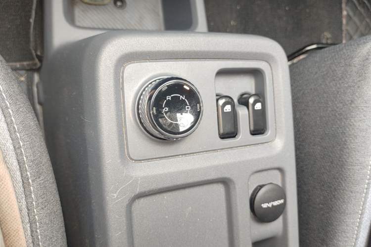 Used Wuling Yangguang 2025 Model 400km Bus Edition—Comfort Edition Gear Lever
