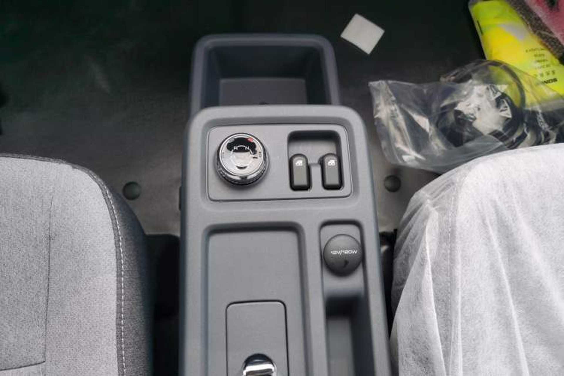 Used Wuling Yangguang 2025 Model 400km Bus Edition—Comfort Edition Gear Lever