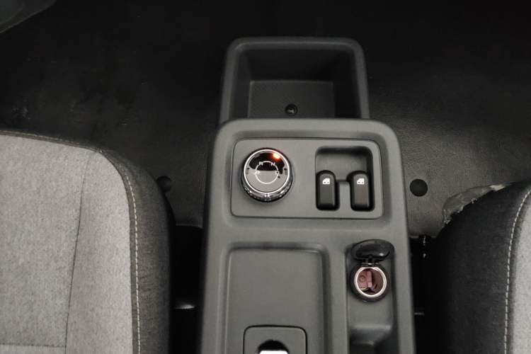 Used Wuling Yangguang 2025 Model 400km Bus Edition—Comfort Edition Gear Lever