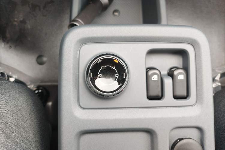 Used Wuling Yangguang 2025 Model 400km Bus Edition—Comfort Edition Gear Lever