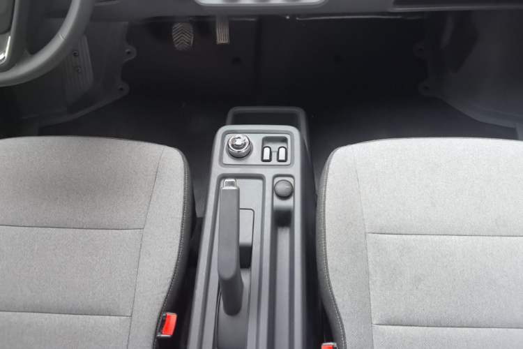 Used Wuling Yangguang 2025 Model 400km Bus Edition—Comfort Edition Gear Lever