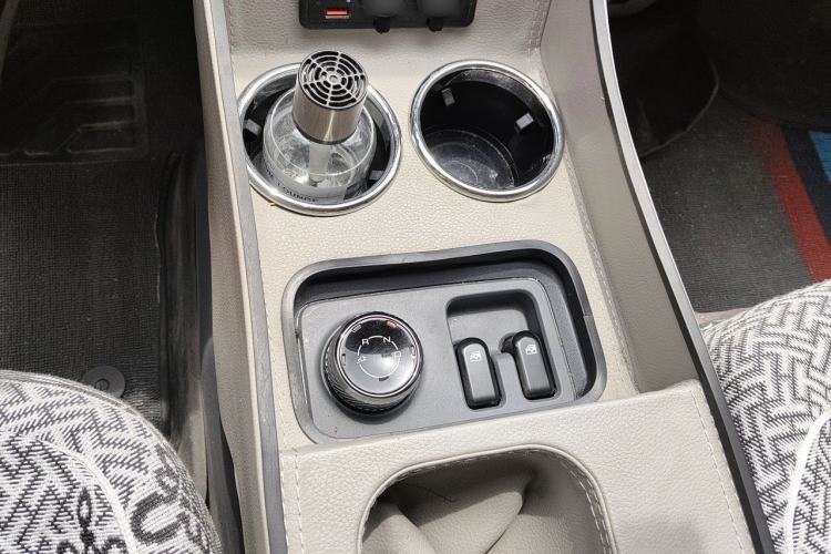 Used Wuling Yangguang 2025 Model 400km Bus Edition—Comfort Edition Gear Lever