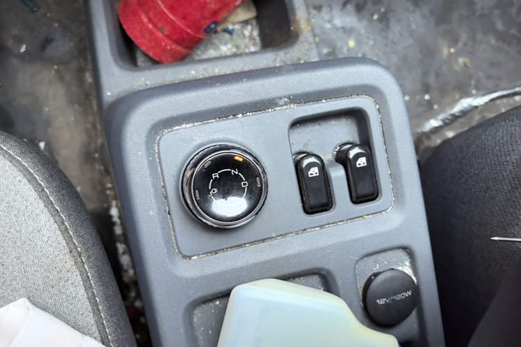 Used Wuling Yangguang 2025 Model 400km Bus Edition—Comfort Edition Gear Lever