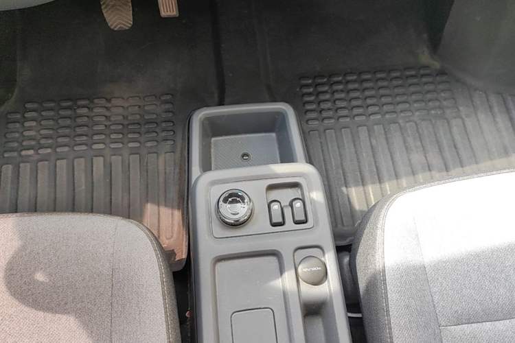 Used Wuling Yangguang 2025 Model 400km Bus Edition—Comfort Edition Gear Lever