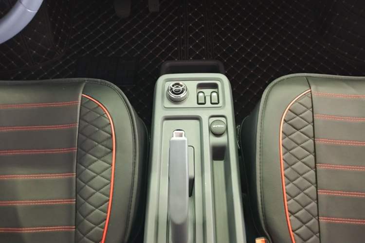 Used Wuling Yangguang 2025 Model 400km Bus Edition—Comfort Edition Gear Lever