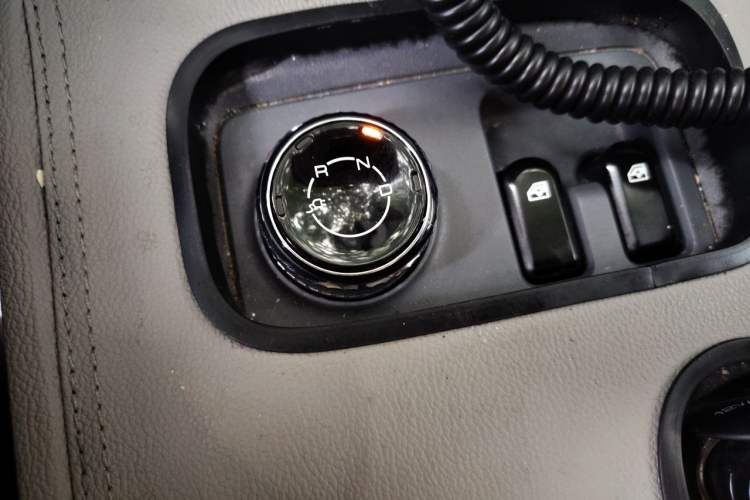 Used Wuling Yangguang 2025 Model 400km Bus Edition—Comfort Edition Gear Lever