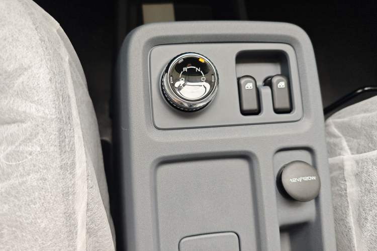 Used Wuling Yangguang 2025 Model 400km Bus Edition—Comfort Edition Gear Lever