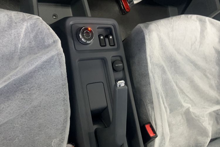 Used Wuling Yangguang 2025 Model 400km Bus Edition—Comfort Edition Gear Lever