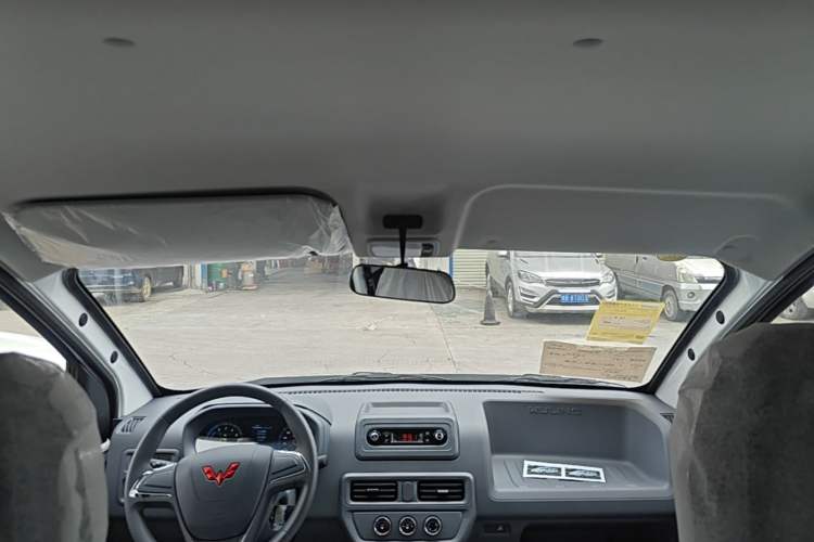 Used Wuling Yangguang 2025 Model 400km Bus Edition—Comfort Edition Headliner