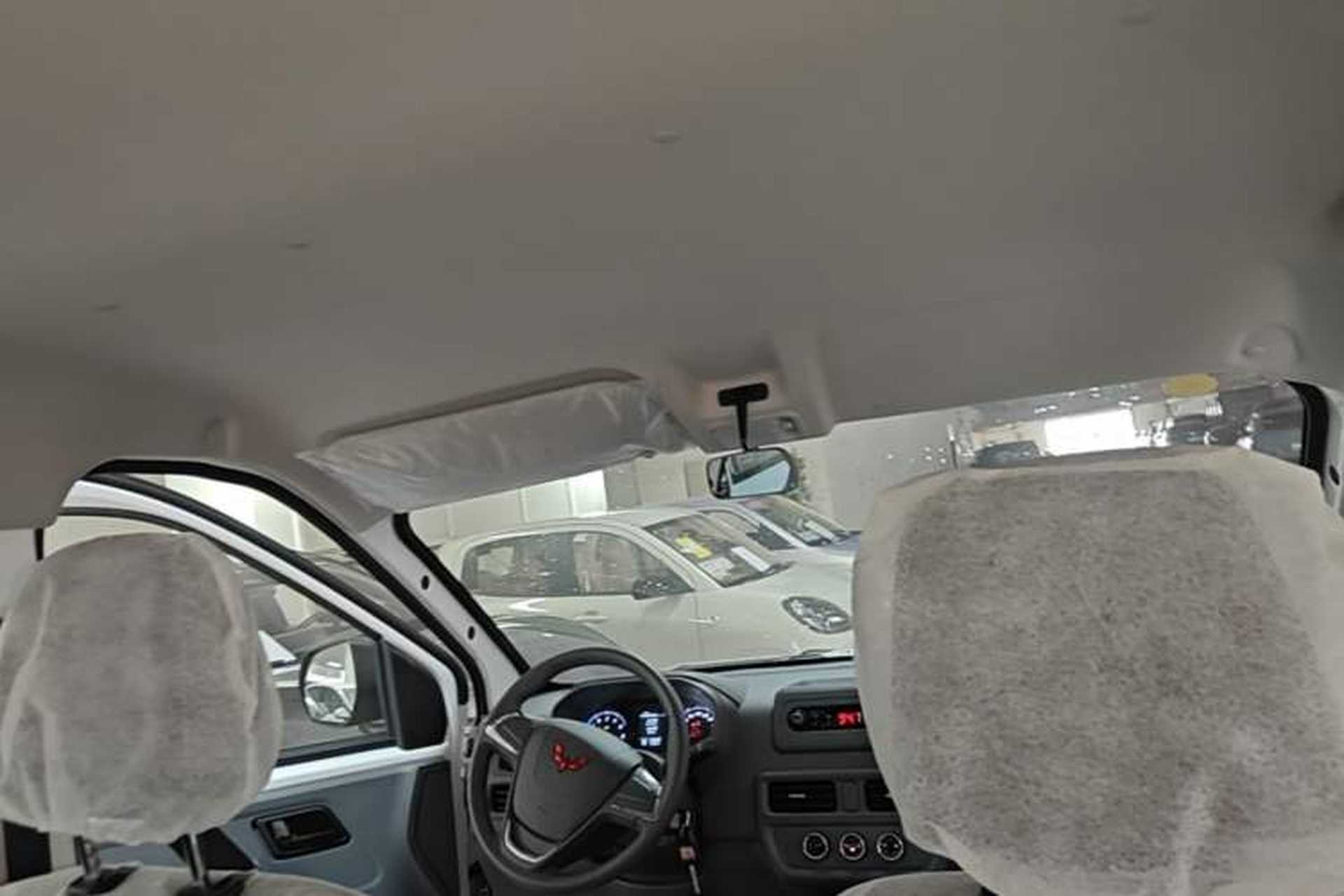 Used Wuling Yangguang 2025 Model 310KM Bus Edition—Customized by CATL Headliner