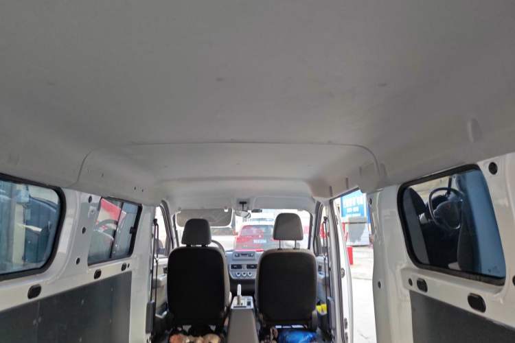 Used Wuling Yangguang 2025 Model 400km Bus Edition—Comfort Edition Headliner