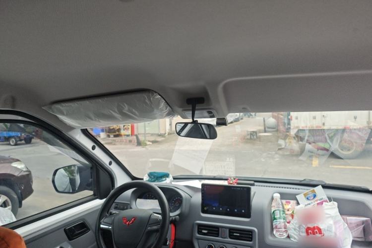 Used Wuling Yangguang 2025 Model 400km Bus Edition—Comfort Edition Headliner