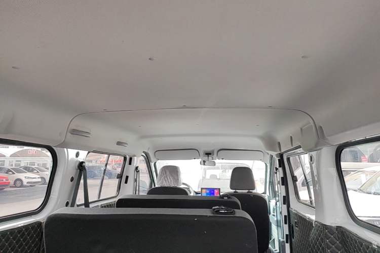 Used Wuling Yangguang 2025 Model 400km Bus Edition—Comfort Edition Headliner
