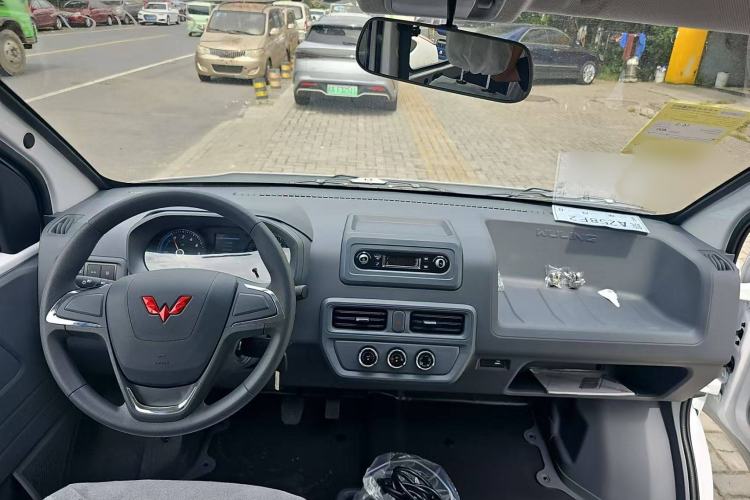 Used Wuling Yangguang 2025 Model 400km Bus Edition—Comfort Edition Interior 1