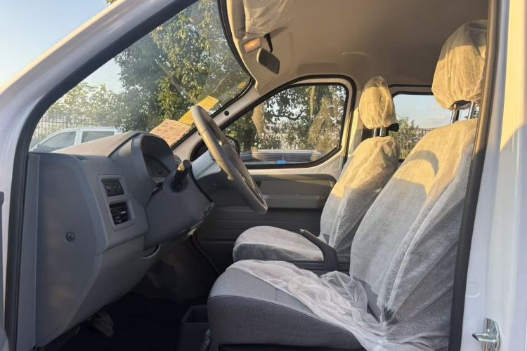 Used Wuling Yangguang 2025 Model 400km Bus Edition—Comfort Edition Interior 1