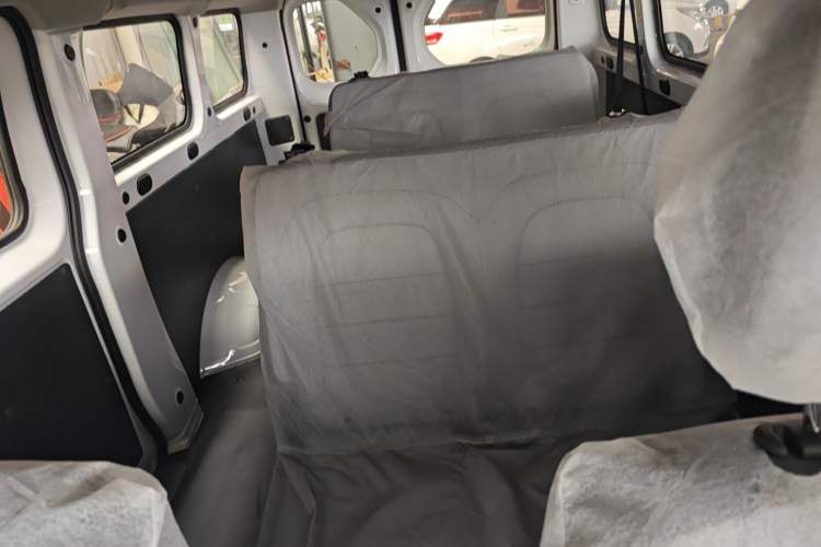 Used Wuling Yangguang 2025 Model 400km Bus Edition—Comfort Edition Interior 1