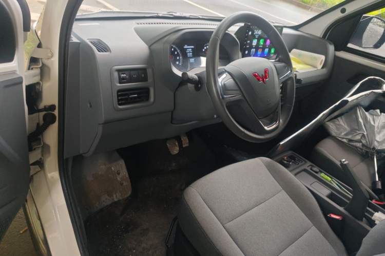 Used Wuling Yangguang 2025 Model 400km Bus Edition—Comfort Edition Interior 2