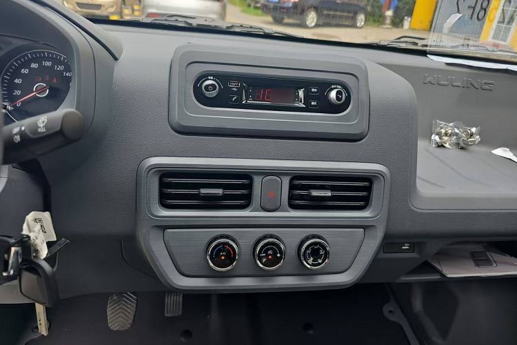 Used Wuling Yangguang 2025 Model 400km Bus Edition—Comfort Edition Interior 2