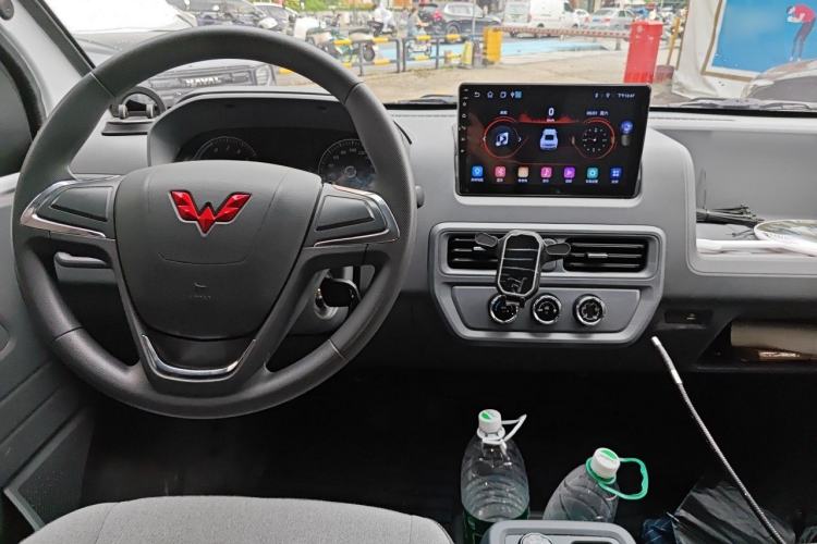 Used Wuling Yangguang 2025 Model 400km Bus Edition—Comfort Edition Interior 2
