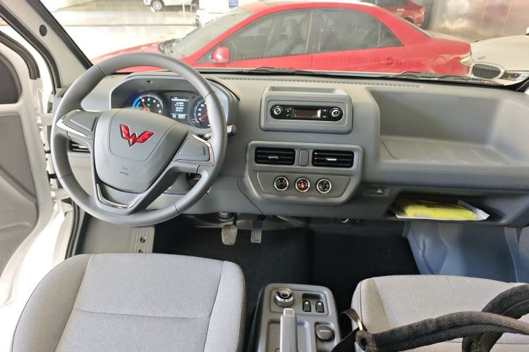Used Wuling Yangguang 2025 Model 400km Bus Edition—Comfort Edition Interior 2