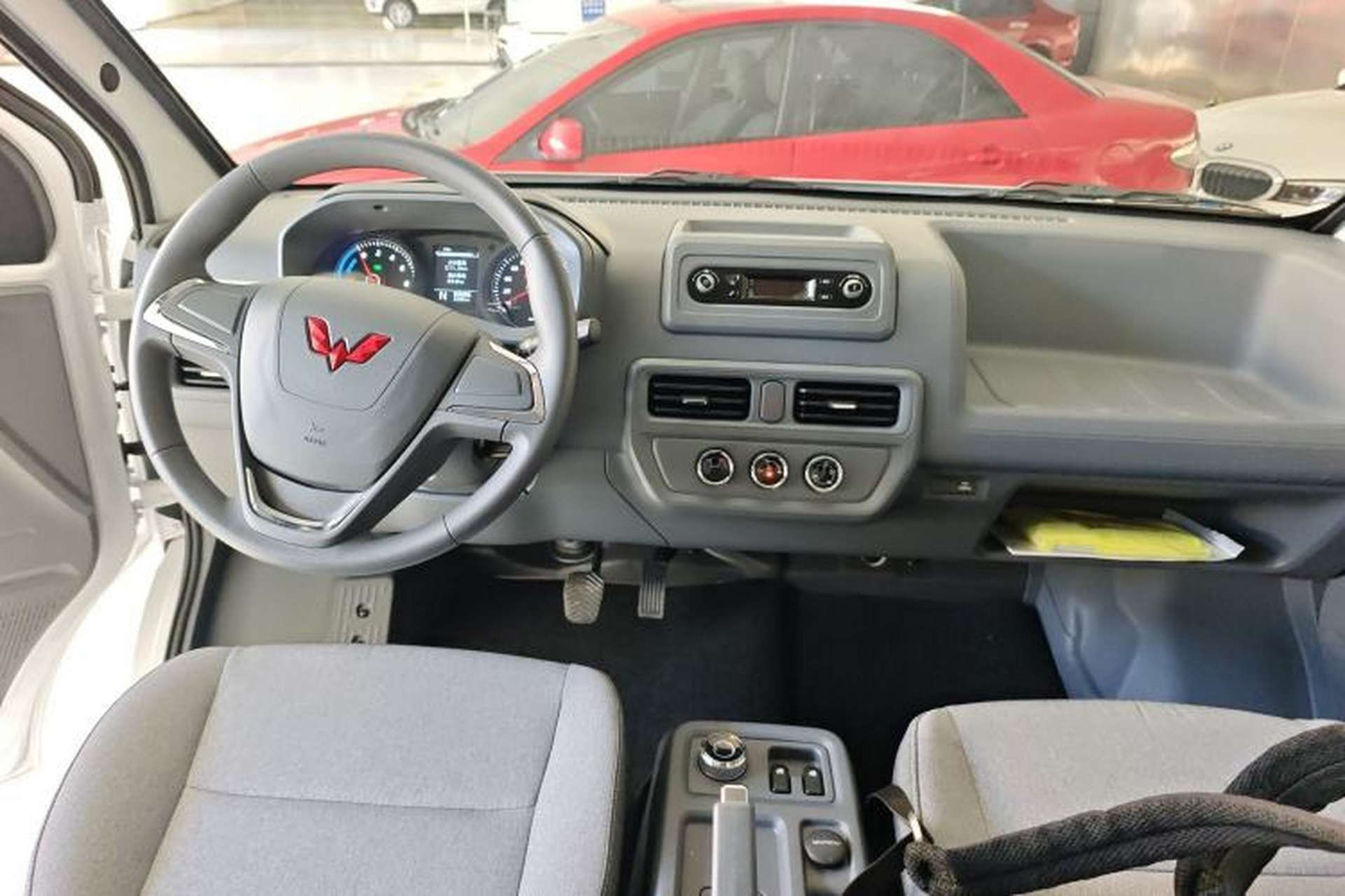 Used Wuling Yangguang 2025 Model 400km Bus Edition—Comfort Edition Interior 2