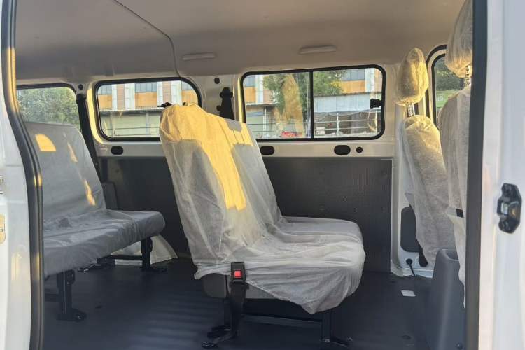 Used Wuling Yangguang 2025 Model 400km Bus Edition—Comfort Edition Interior 3
