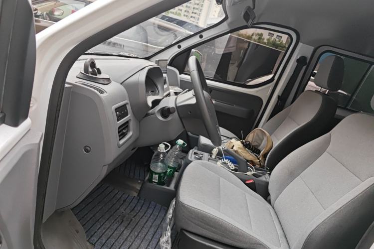 Used Wuling Yangguang 2025 Model 400km Bus Edition—Comfort Edition Interior 3