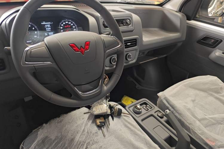 Used Wuling Yangguang 2025 Model 400km Bus Edition—Comfort Edition Interior 3